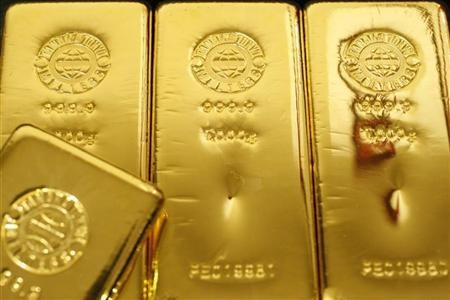 الذهب يهبط أكثر من 1% مقتربا من أدنى مستوياته في حوالي 6 سنوات