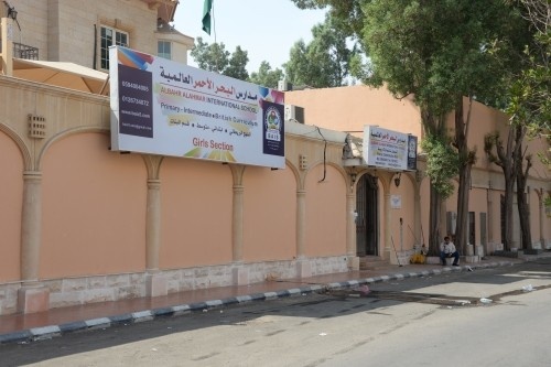 إغلاق نهائي لمدرسة أهلية في جدة بعد وفاة طالب في حافلة النقل