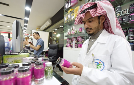 الرياض : ضبط 520 مستحضرا صيدلانيا في محلات تجميل