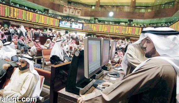 رفع النمو يصعد بالأسهم المصرية وأداء خليجي متباين