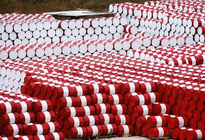 النفط يهبط لمستوى منخفض جديد في 7 سنوات