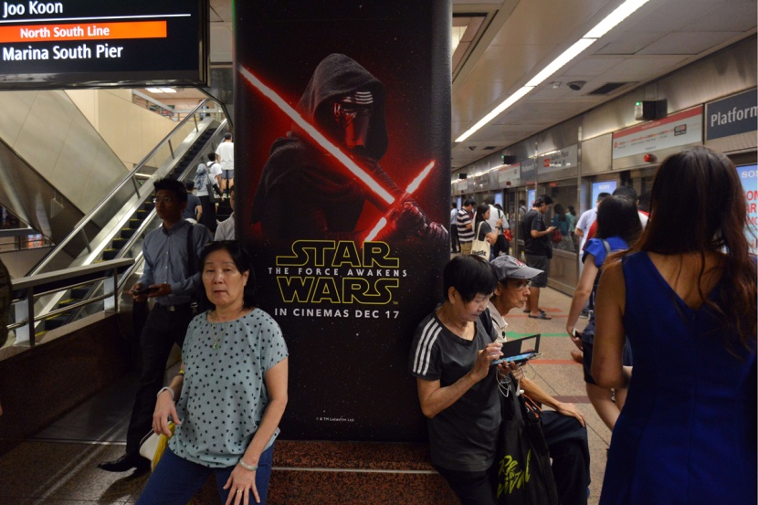 "هوليوود" تستعد لعرض فيلم "حرب النجوم" الجديد اليوم