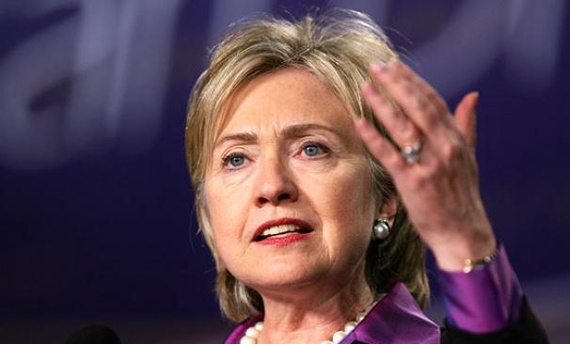 كلينتون تدعو إلى تسهيل إجراءات التجنيس في الولايات المتحدة