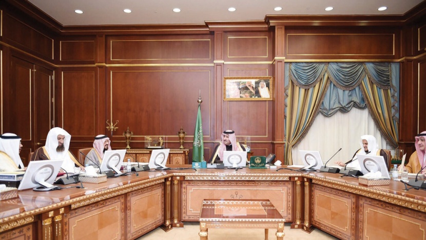 الأمير فيصل بن سلمان يناقش عدة موضوعات لضمان الاستقرار المعيشي لأيتام المدينة المنورة