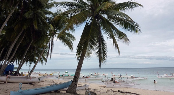 غرق سفينة تقل أكثر من 100 راكب قبالة سواحل إندونيسيا