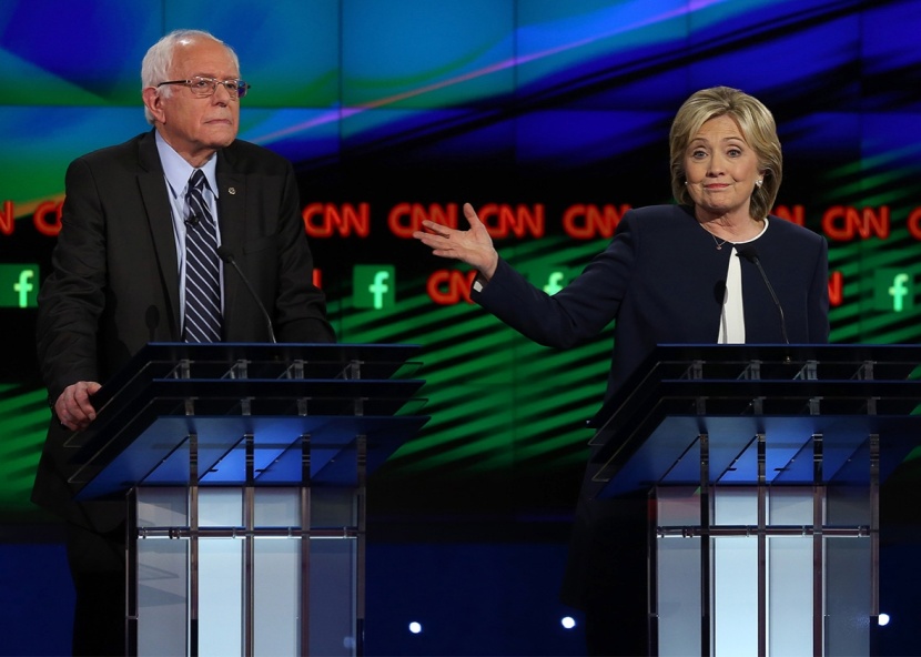 ساندرز يعتذر لكلينتون على سرقة بيانات خاصة بحملتها