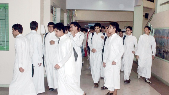 إعادة النظر في ضوابط تعليق الدراسة .. وتعويض الطلاب عن ساعات الغياب