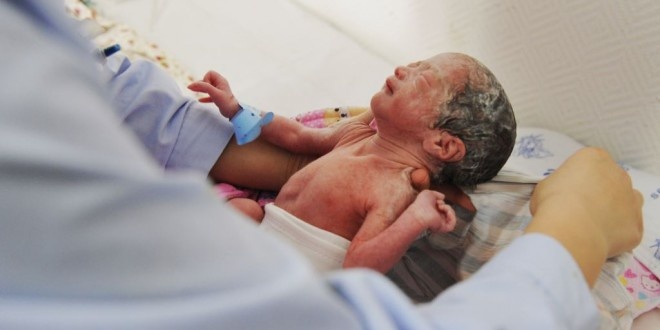 فصل أطباء سوريين لبيعهم أطفال حديثي الولادة في لبنان