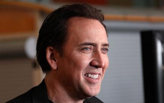 نيكولاس كيدج يعيد جمجمة ديناصور تبين أنها مسروقة