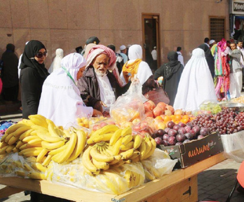 «البسطات العشوائية».. جاذبة للبيع وبيئة خصبة لانتقال الأمراض