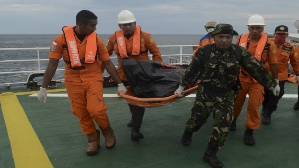 ارتفاع حصيلة ضحايا حادث غرق عبارة إندونيسية إلى 63 قتيلا