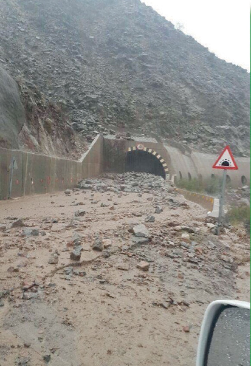 الأمطار تستنفر «طوارئ» الباحة .. وانهيارات صخرية تهدد السلامة