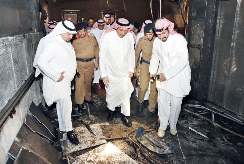 أمير جازان يقف على حادثة حريق المستشفى ويزور المصابين