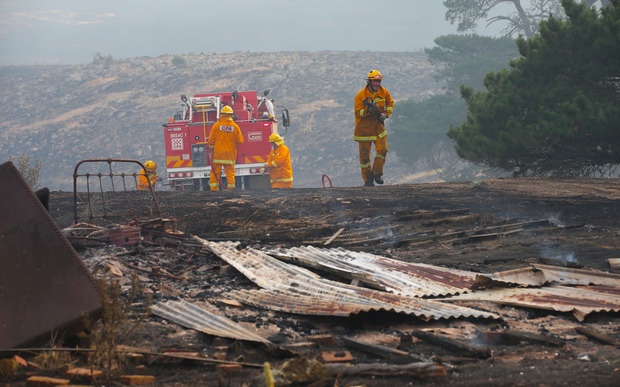 حريق يأتي على أكثر من 100 منزل في إستراليا