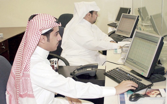 4530 موظفا حكوميا يلتحقون بـ 205 برامج تدريبية 
في «الإدارة العامة»