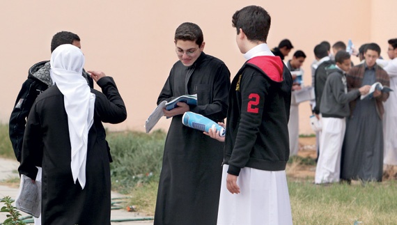 «التعليم» تفوض القيادات المدرسية بإعداد أسئلة بديلة في حال التسرب