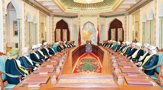 عمان تقرّ تخفيض الإنفاق وزيادة الضرائب وتعديل أسعار المنتجات النفطية