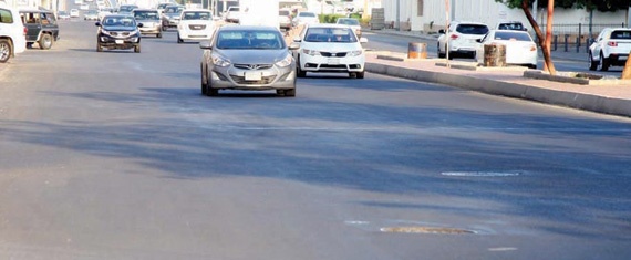 شوارع جدة ..  «الرقعة أكبر من الشق»