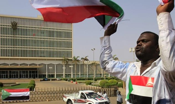 السودان تطرد السفير الإيراني .. وتؤكد وقوفها مع السعودية