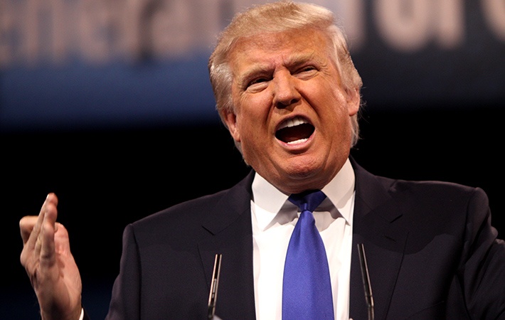 ترامب يهدد بريطانيا بإلغاء استثمارات بمليار دولار في حال منعته من دخولها