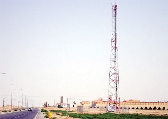 مقاول يتسبب في قطع شبكة الجوال 
عن الأسياح