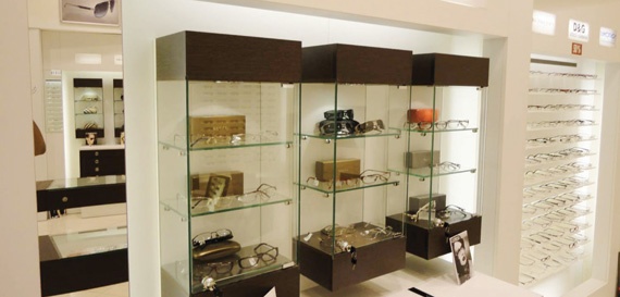 12 ألف ريال شهريا قيمة البطاقة الصحية 
في السوق السوداء لـ«البصريات»