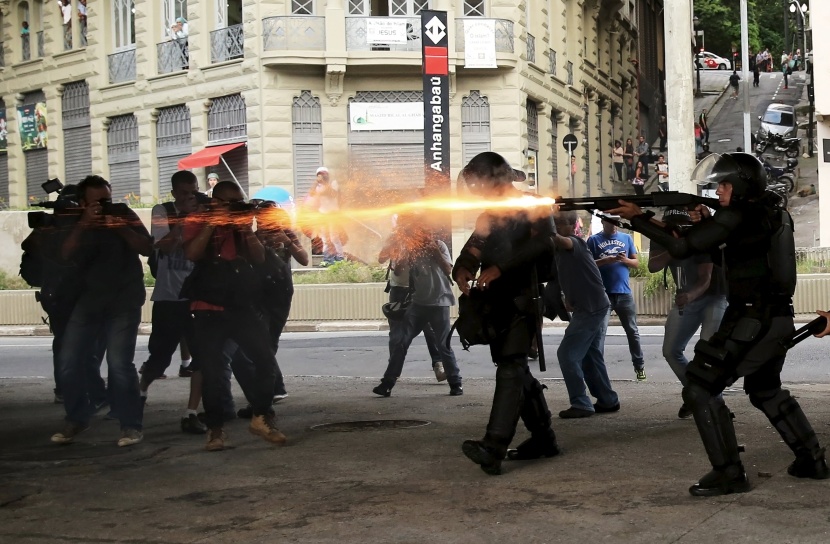 قصة مصورة: أعمال عنف في البرازيل احتجاجا على زيادة أسعار تذاكر المواصلات