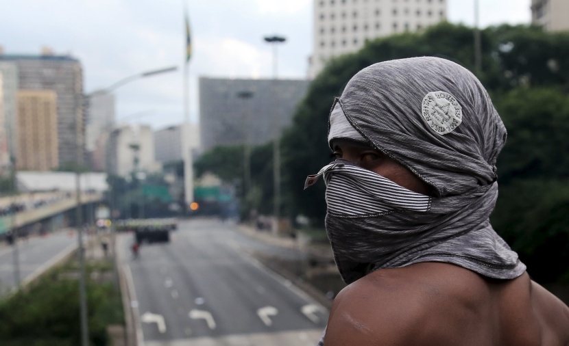 قصة مصورة: أعمال عنف في البرازيل احتجاجا على زيادة أسعار تذاكر المواصلات