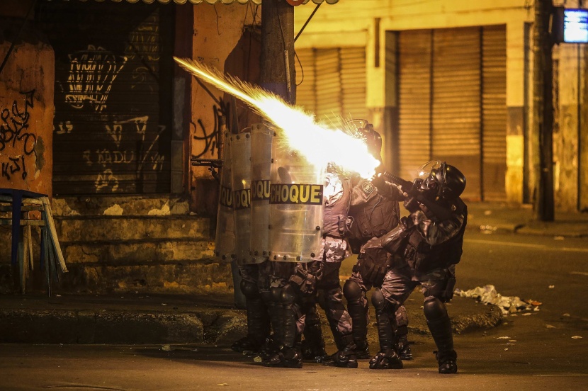 قصة مصورة: أعمال عنف في البرازيل احتجاجا على زيادة أسعار تذاكر المواصلات