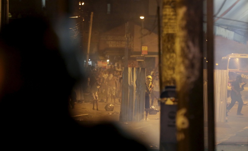 قصة مصورة: أعمال عنف في البرازيل احتجاجا على زيادة أسعار تذاكر المواصلات