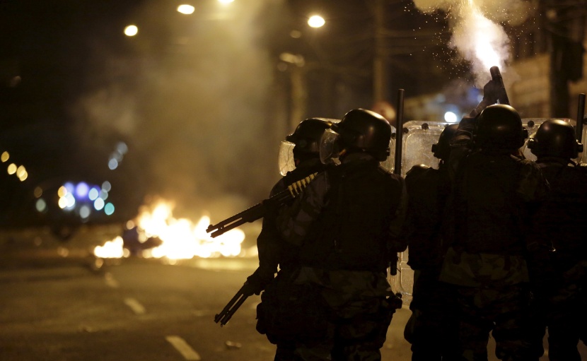 قصة مصورة: أعمال عنف في البرازيل احتجاجا على زيادة أسعار تذاكر المواصلات