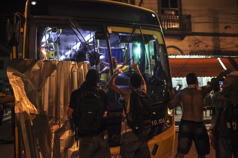 قصة مصورة: أعمال عنف في البرازيل احتجاجا على زيادة أسعار تذاكر المواصلات