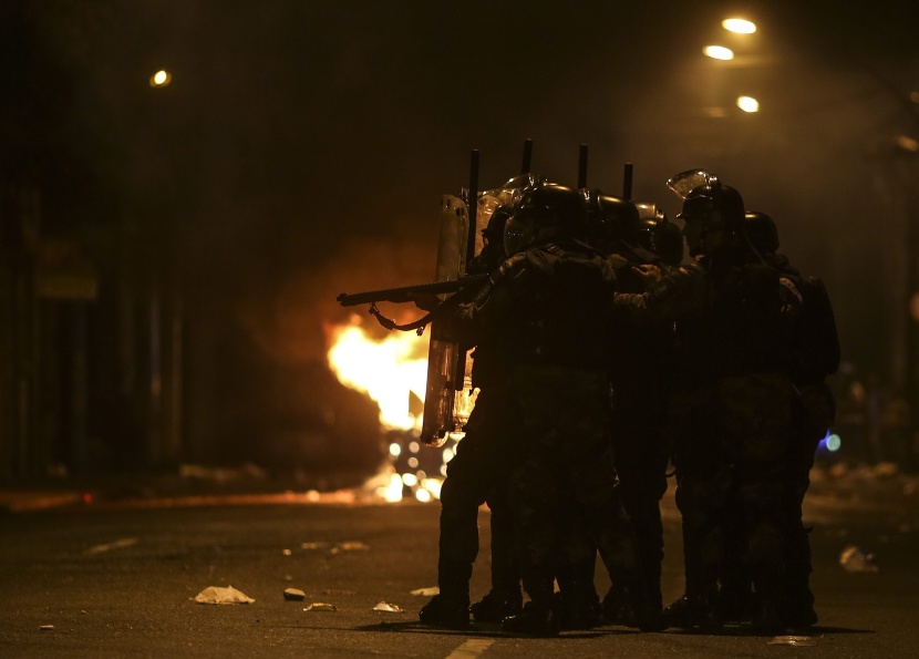 قصة مصورة: أعمال عنف في البرازيل احتجاجا على زيادة أسعار تذاكر المواصلات