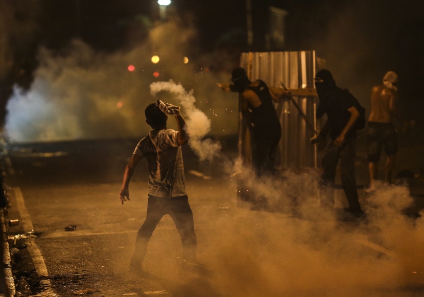 قصة مصورة: أعمال عنف في البرازيل احتجاجا على زيادة أسعار تذاكر المواصلات