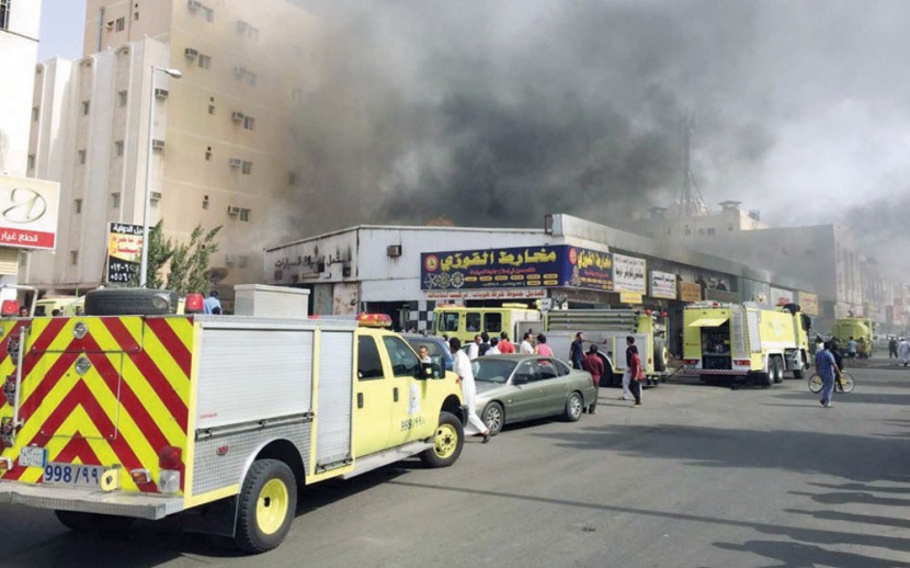 السيطرة على حريق مستودع قطع غيار 
سيارات في جدة