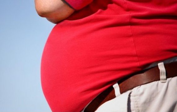 المشروبات السكرية تزيد الدهون في الخصر