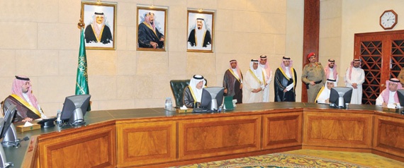 الأمير خالد الفيصل يحذر الموظفين من تعطيل حصول المواطن على حقوقه