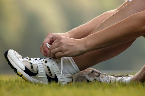 دراسة: أحذية الركض التي تتحكم في حركة القدم تقلل الاصابات