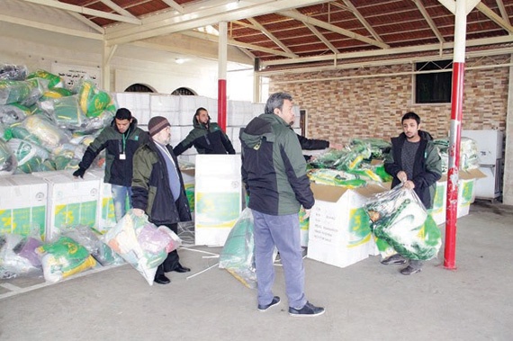 «نصرة الأشقاء» توزع 5668 قطعة شتوية على لاجئين سوريين في لبنان