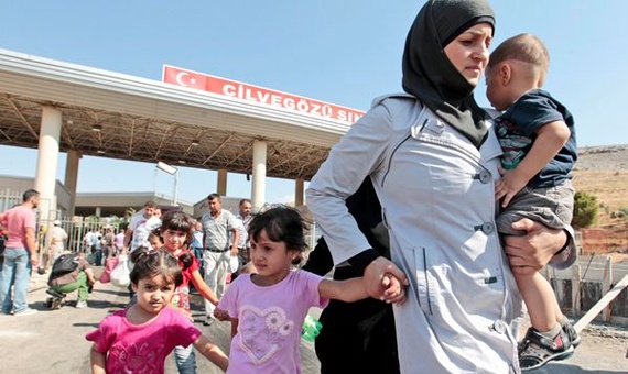 تركيا تمنح اللاجئين السوريين حق الحصول على تصاريح عمل