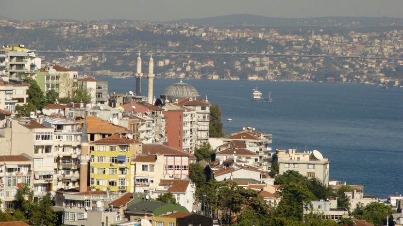 مسؤول تركي: انفجار في مركز صحي قرب الحدود السورية وسقوط مصابين