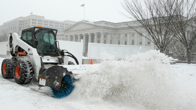 عاصفة ثلجية قوية تهدد الساحل الشرقي الأمريكي