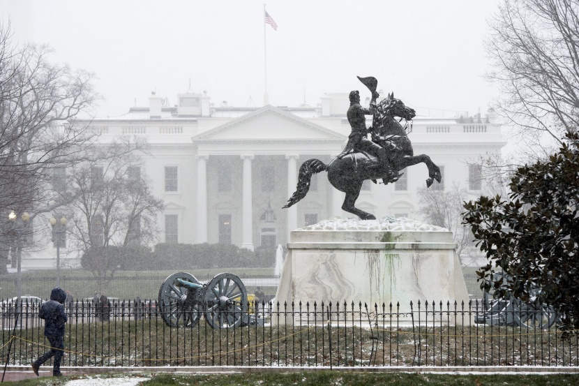 قصة مصورة: عاصفة ثلجية قد تؤدي لتساقط قياسي للثلوج على واشنطن