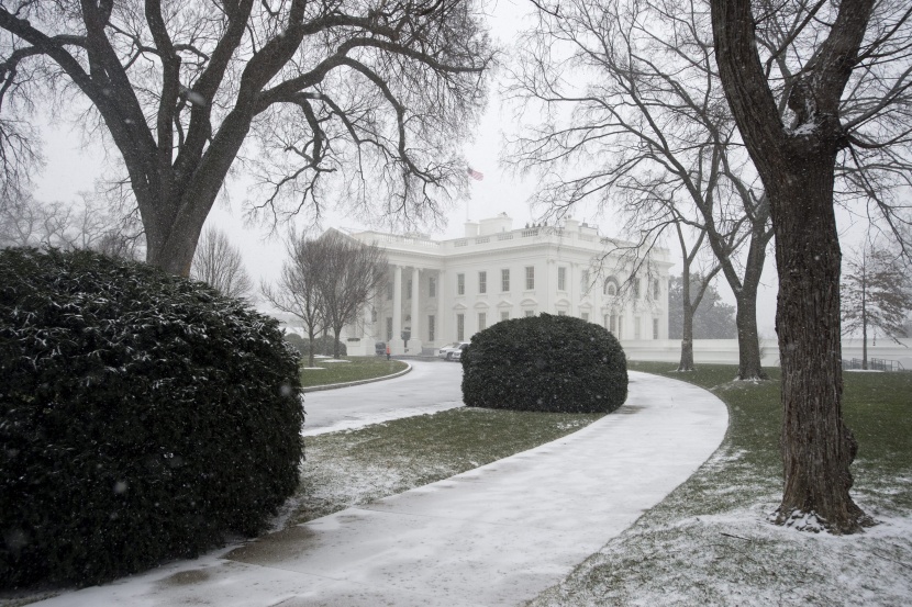 قصة مصورة: عاصفة ثلجية قد تؤدي لتساقط قياسي للثلوج على واشنطن