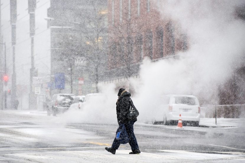 قصة مصورة: عاصفة ثلجية قد تؤدي لتساقط قياسي للثلوج على واشنطن