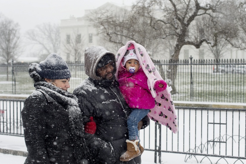 قصة مصورة: عاصفة ثلجية قد تؤدي لتساقط قياسي للثلوج على واشنطن
