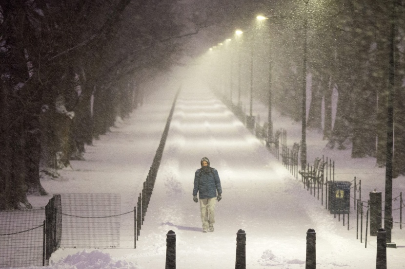 قصة مصورة: عاصفة ثلجية قد تؤدي لتساقط قياسي للثلوج على واشنطن