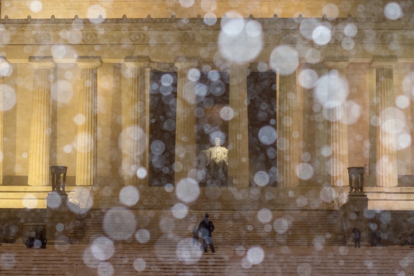 قصة مصورة: عاصفة ثلجية قد تؤدي لتساقط قياسي للثلوج على واشنطن