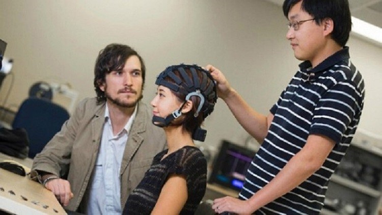 أطباء يصممون خوذة لمراقبة مخ الإنسان