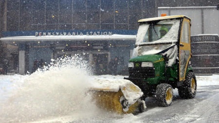 عاصفة ثلجية تتجه إلى نيويورك بعد موجات مد قياسية في نيوجيرزي